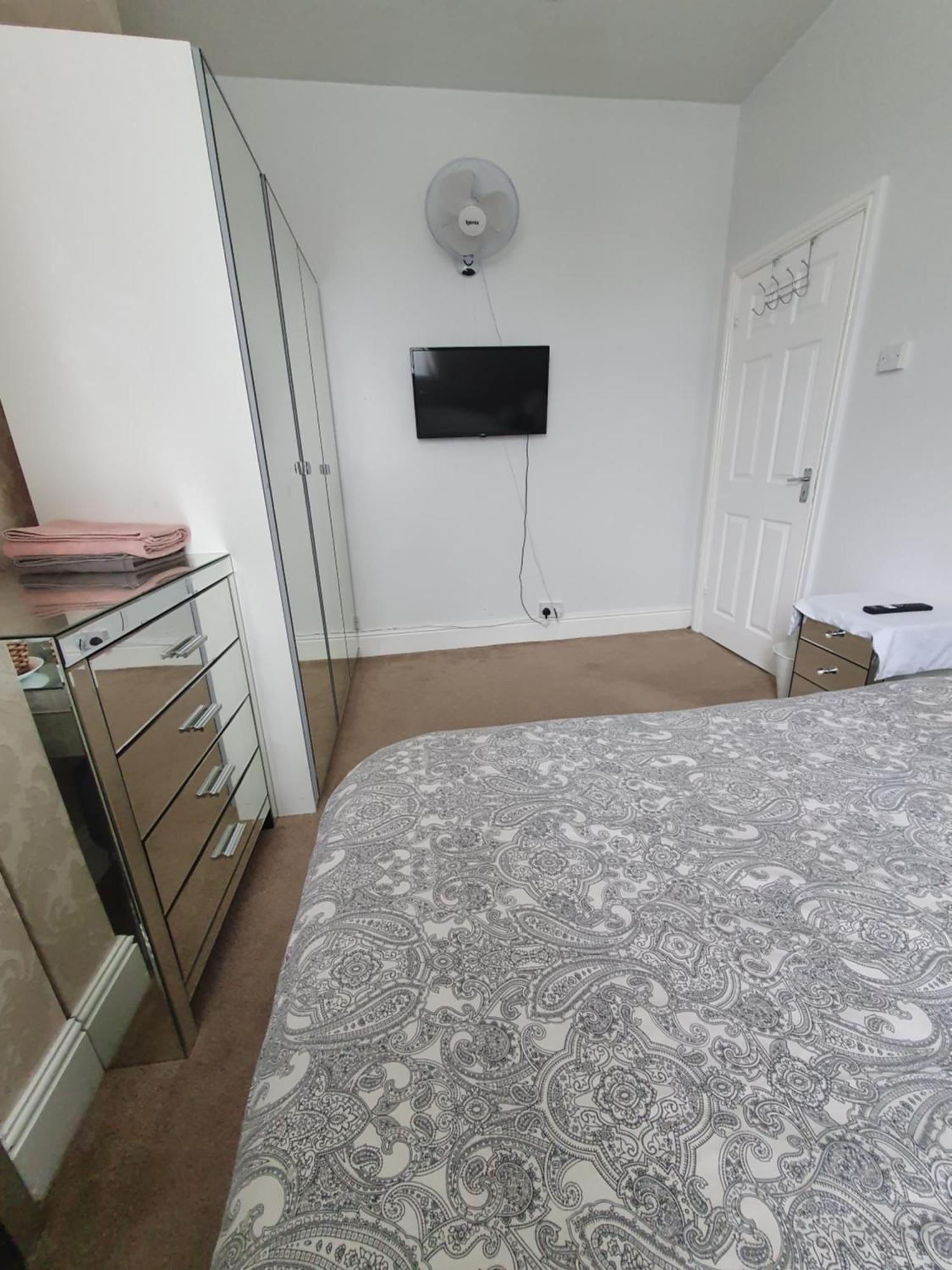 Private Double Room In Cardiff Exterior photo